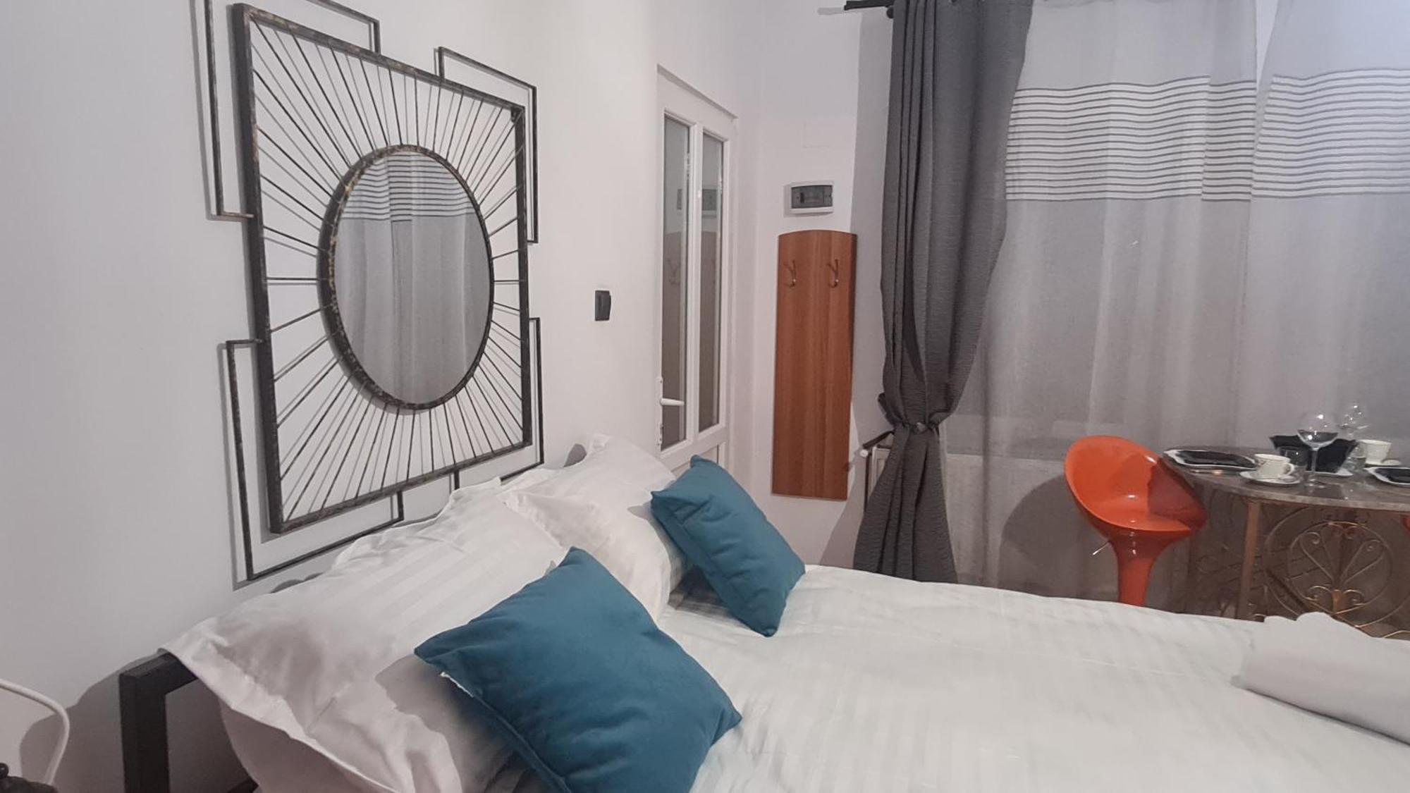 Cozy Studio In Noble House Main Square Cluj-Napoca Eksteriør billede